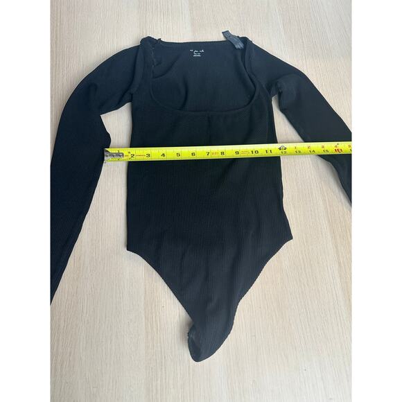 Black Top from Out from Under - Size XS/S - MINT - Picture 4 of 7